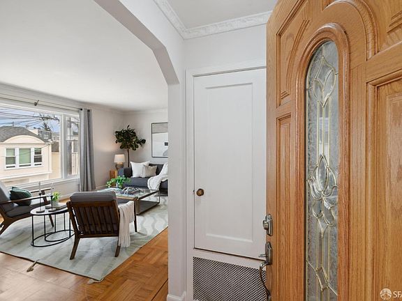 2nd image of 32 Saint Charles Ave