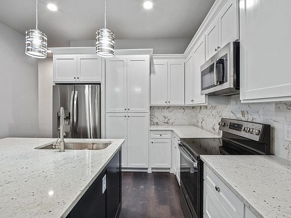 2nd image of 204 N Getzendaner St Unit 1