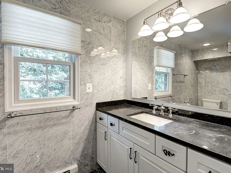 929 Woburn Ct — Photo 18