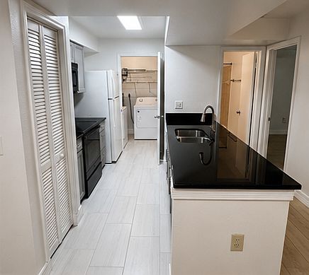 5th image of 3016 Parkway Blvd APT 208
