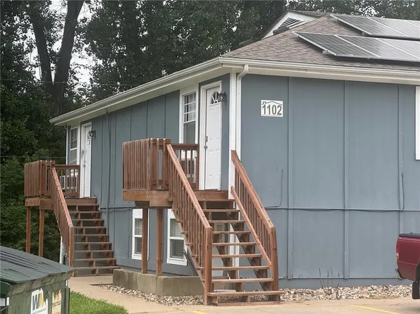 1102 N 4th St, Lansing, KS 66043