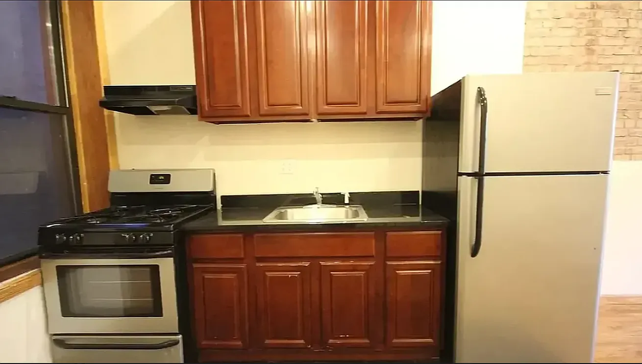 291 Cornelia Street — Photo 2