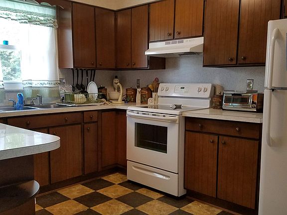 3rd image of 4058 Jockey St