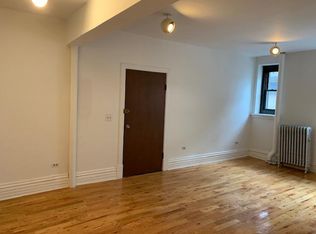3205 N Clark St #2B, Chicago, IL 60657