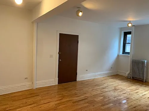 3205 N Clark St Photo 1
