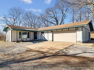 10401 S 670th Rd, Wyandotte, OK 74370