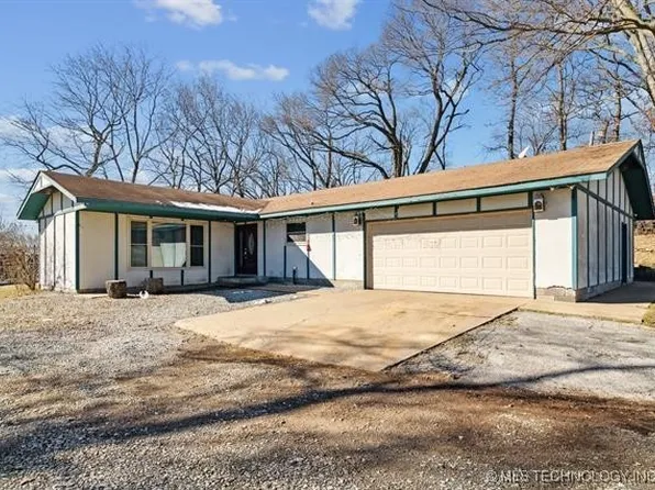 10401 S 670th Rd, Wyandotte, OK 74370