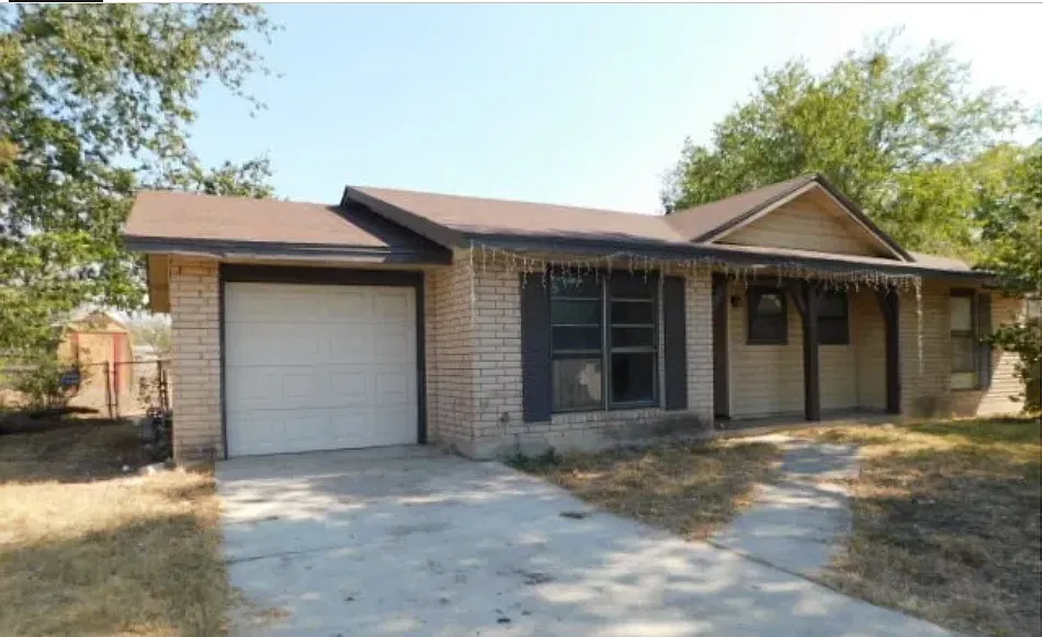 4 bed, 1218 sqft, $1,575 — Photo 1