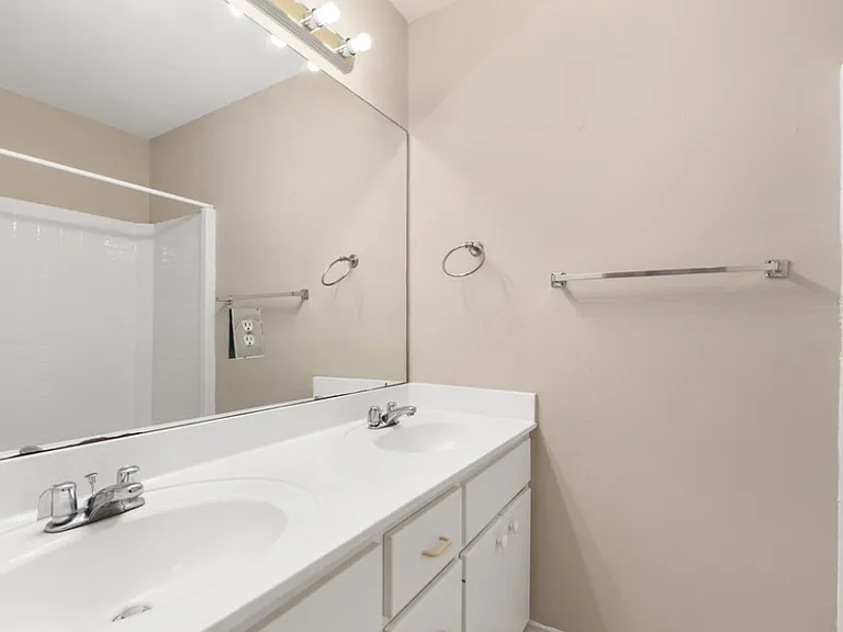 821 Avenue A — Photo 5