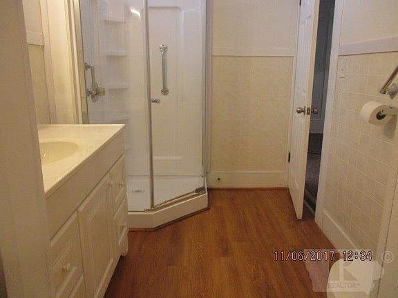2nd image of 512 Summer St