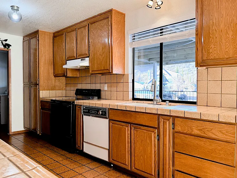 695 Ketch Ct — Photo 12