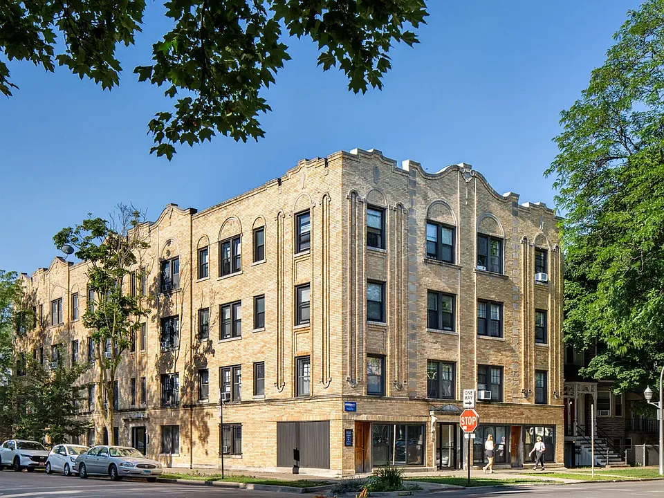 1103 W Wellington Ave #1