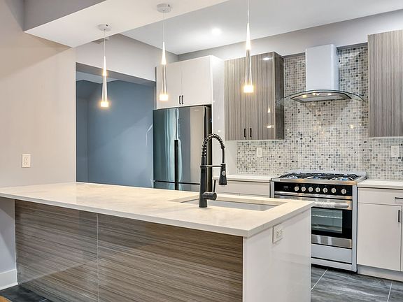 4th image of 4517 Avenue