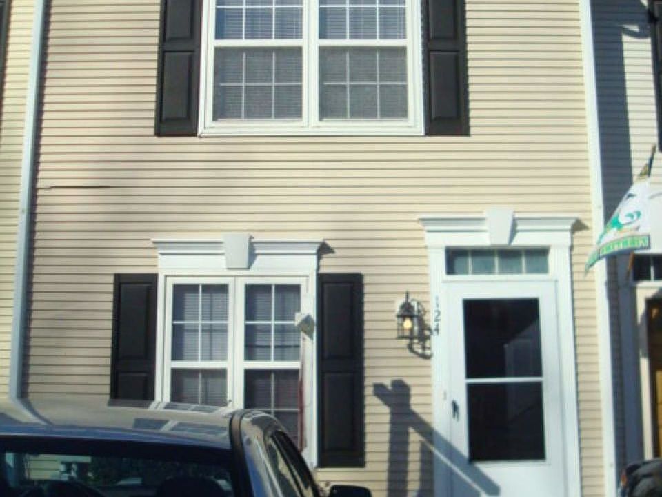 1st image of 124 Creekside Ct