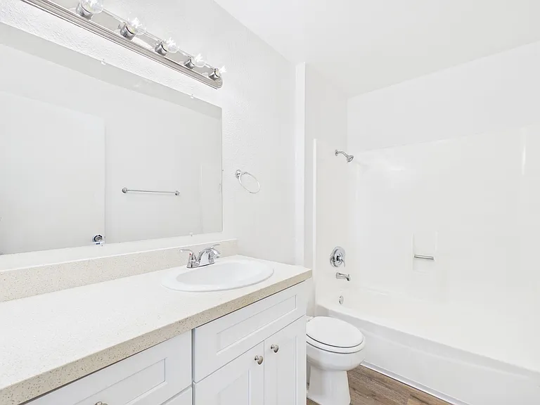 Anita Square Apartments — Photo 25