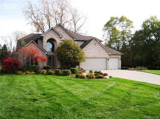 1977 Royal Birkdale Dr, Oxford, MI 48371