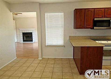 4th image of 1016 Breezewood Dr