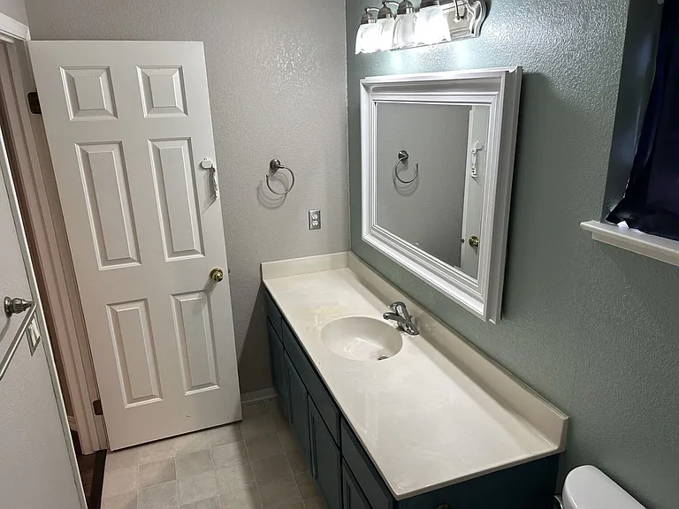 1911 Alpine Ct — Photo 22