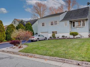 40 Hearthstone Ave, Fords, NJ 08863