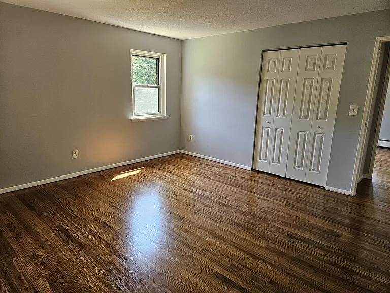 Primary bedroom picture 2