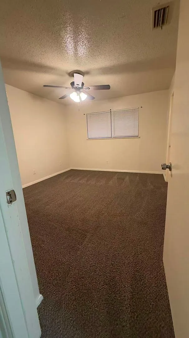 Beautiful 3 Bedroom 2 Bathroom in Rowlett! — Photo 4