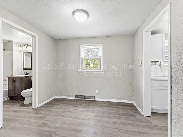 24440 Sylvan Ave — Photo 8