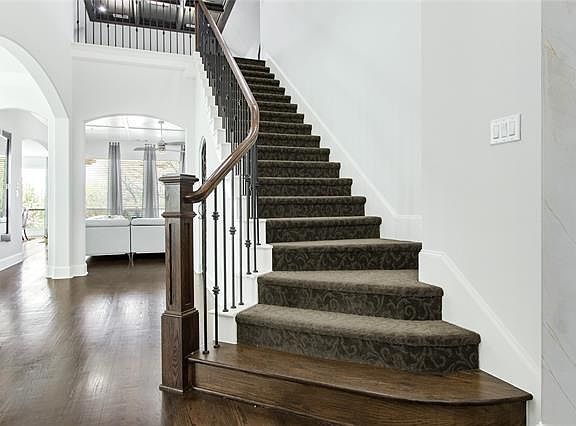 4th image of 605 Heritage Ln