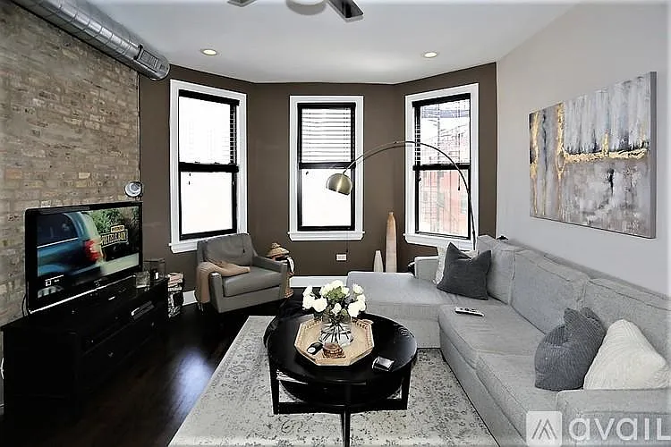 2019 N Hoyne Ave #2R — Photo 3