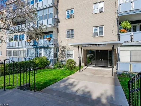 107 Saint Josephs Dr #106, Hamilton, ON L8N 2G1