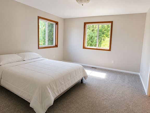 5th image of W920 Cardinal Dr
