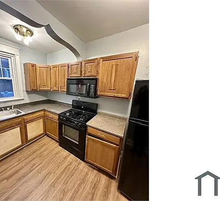 3 bed, 900 sqft, $1,695 — Photo 2