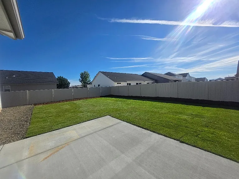 15276 Fuchsia Ave — Photo 20