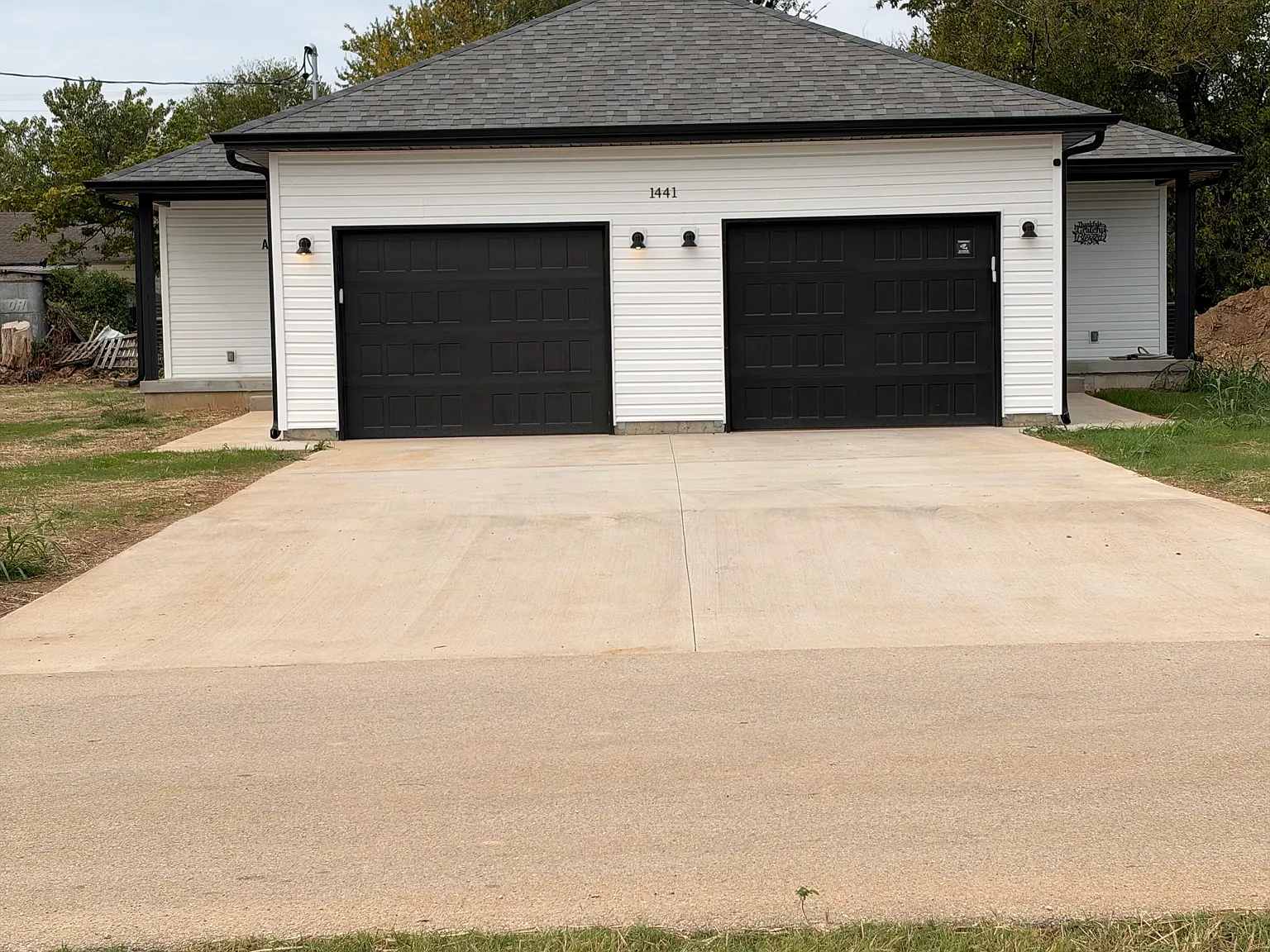 3 bed, 1300 sqft, $1,595 — Photo 1