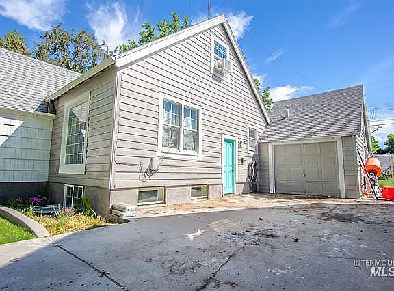 2nd image of 1305 Everett St