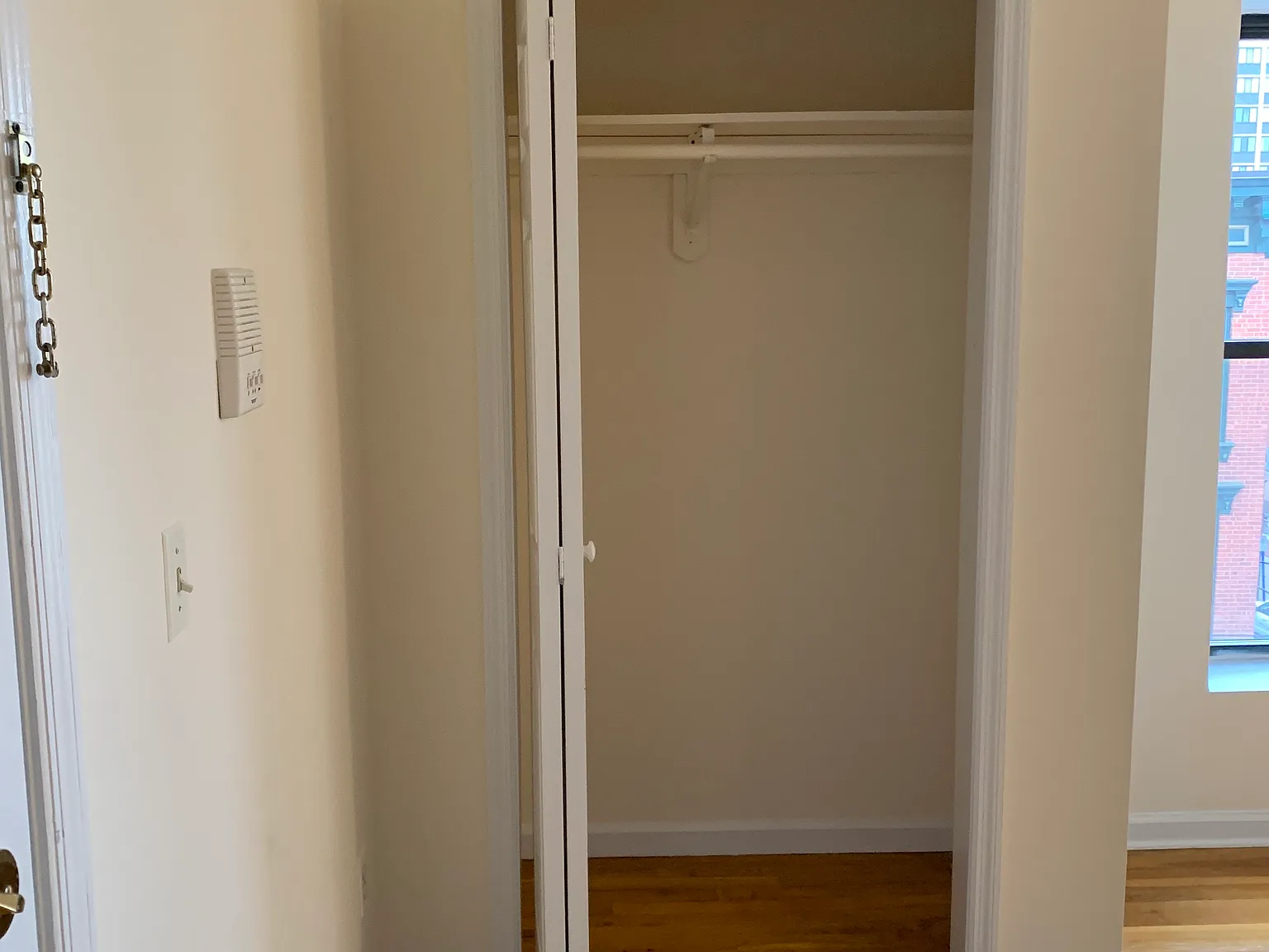 2 bed, 950 sqft, $3,895 — Photo 3