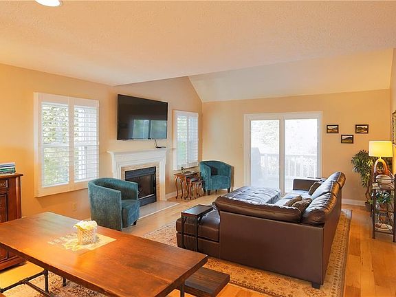 3rd image of 41 Chestnut Ct
