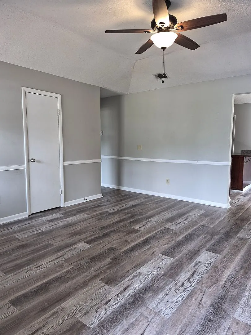 242 Garden Circle — Photo 4