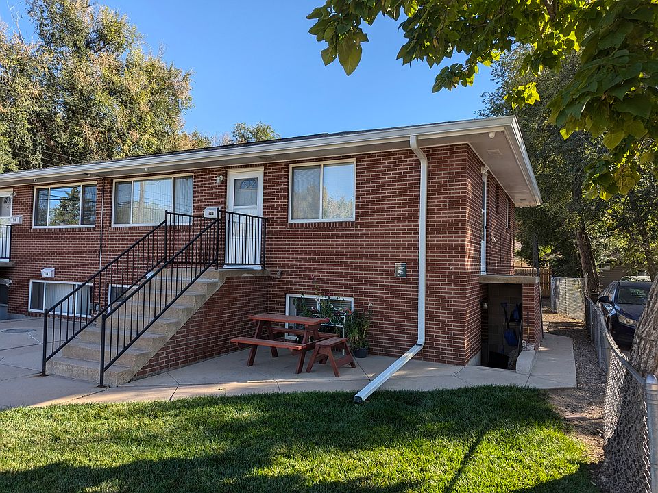 720 21st Street has a two entry doors. One to the North and a West entry that leads to the South parking area.