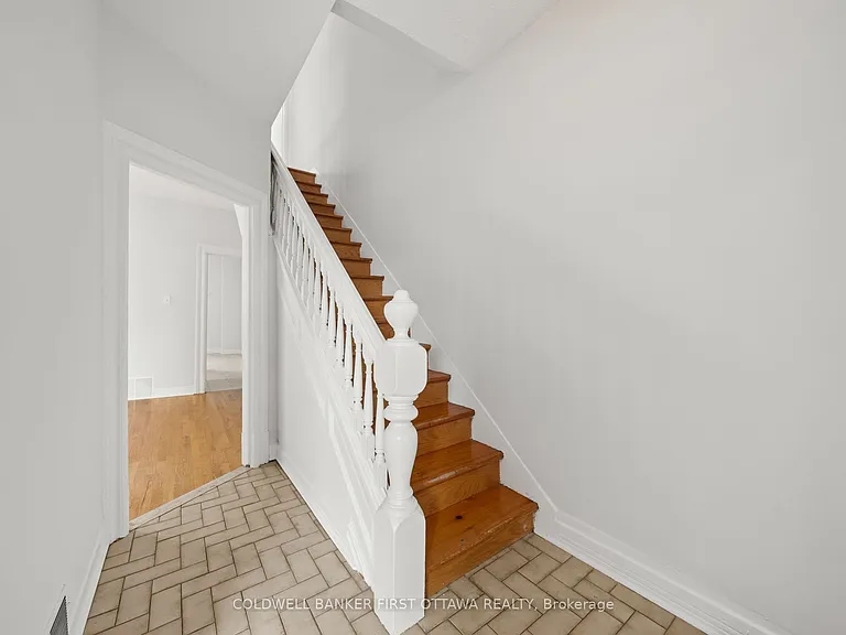 176 Rochester St — Photo 6