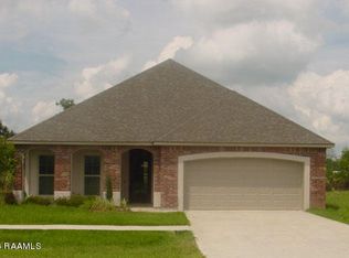 214 Wisteria Bend Cir, Carencro, LA 70520