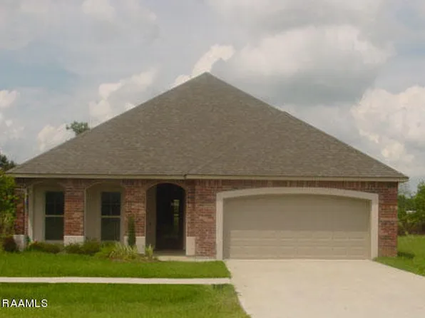 214 Wisteria Bend Cir, Carencro, LA 70520