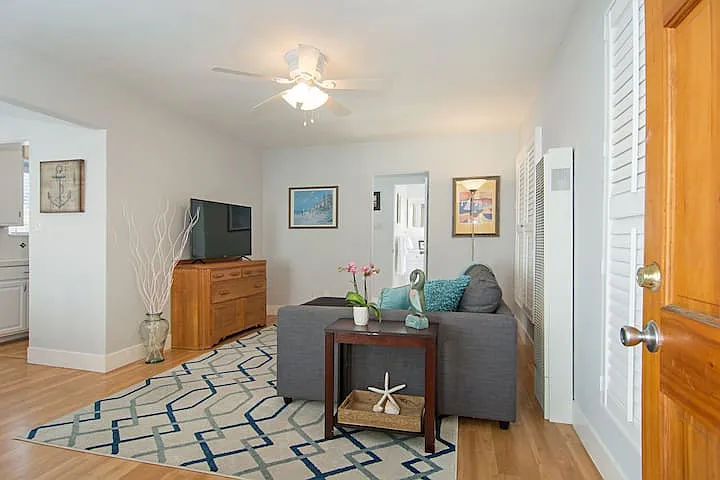 723 Whiting Ct #1 — Photo 7