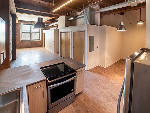 2nd image of 1601 Walnut St APT 204