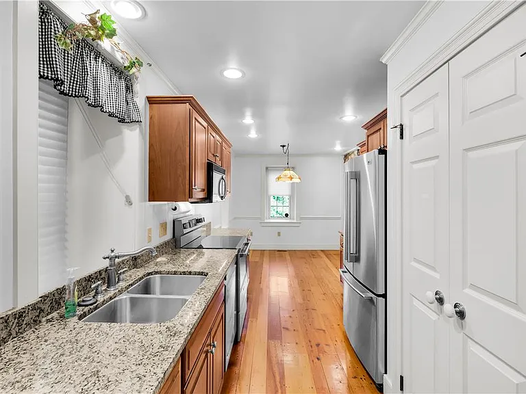 2408 Applewood Dr — Photo 8