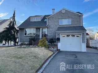189 McFarlane Rd, Colonia, NJ 07067