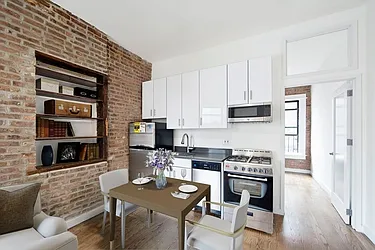 Rented by R New York