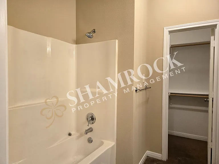 2109D Columbus Ave — Photo 8