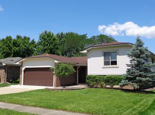 1757 Lakewood Dr, Troy, MI