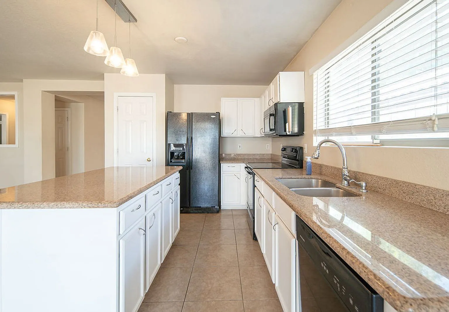 3 bed, 2.0 bath, 1674 sqft, $1,850 — Photo 3