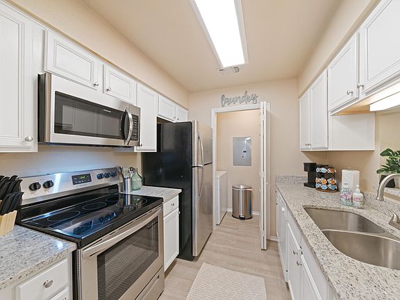 5th image of 4847 Brandeis St #1102